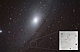 17 dni po wykonaniu zdjęcia Wielkiej Galaktyki Andromedy M-31, na którym zarejestrowano obraz pierwszej cefeidy odkrytej przez Edwina Hubble'a, podjąłem kolejną próbę jej uchwycenia. Na poprzedniej fotografii gwiazda jest problematycznym obiektem, na granicy wykrywalności. Nowe zdjęcie pokazuje ją wyraźniej. Wszystko wskazuje na to, że udało się zarejestrować zmianę jej blasku. Jasność tej cefeidy oscyluje w granicach 18,0mg. do 19,1mg. z okresem 31,4 dnia. Parametry: 2014.11.15-16.22:55-00:01CSE. Reflektor Newtona 250/1520+N.D300, w ognisku głównym teleskopu. Exp.10x180sek., ISO1600.   