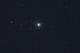 Gromada kulista M-92 jest kolejną ozdobą gwiazdozbioru Herkulesa. Uznawana za najstarszą gromadę w Galaktyce, obserwowana przez lornetkę przypomina lekko rozmytą gwiazdę. Większy teleskop ujawni jej prawdziwe piękno. Gęsto stłoczone gwiazdy obserwujemy tutaj z odległości około 26 tysięcy lat świetlnych. Gromada pędzi w naszą stronę z prędkością 112 kilometrów na sekundę. Parametry:2015.06.05.23:35-23:52CWE. Reflektor Newtona 250/1520+N.D300, w ognisku głównym teleskopu. Exp.3x120sek, 3x60sek. ISO1250.