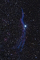 Mgławica NGC-6960 Miotła Wiedźmy, stanowiąca cześć zespołu mgławicowego zwanego Pętlą Łabędzia jest pozostałością po wybuch supernowej sprzed 10 000 lat. Najjaśniejsza gwiazda na fotografii to 52 Cyg. Parametry:2015.08.20-21.23:16 -01:00CWE. Reflektor Newtona 205/907 z korektorem MPCC + N.D300, w ognisku głównym teleskopu. Exp.20X248sek. ISO1600.