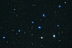 Ciekawym obiektem letniego nieba jest asteryzm, (przypadkowe zgrupowanie gwiazd) zwany Wieszakiem, (Collinder 399). Układ ten, świecący w gwiazdozbiorze Liska w dobrych warunkach obserwacyjnych może być dostrzeżony gołym okiem w postaci mglistej plamki światła. Użycie lornetki pokaże nam w całej okazałości tą efektowną grupę przypominającą swym wyglądem odwrócony wieszak. Pierwszy raz dostrzegłem go 1 sierpnia 1988 roku a sfotografowałem z Jackiem Adamikiem 11 lipca 1991 roku. Później zaniedbywałem go trochę, bo konkurencja innych ciekawych obiektów letniego nieba jest naprawdę olbrzymia. Wykorzystując w sierpniu doskonałe warunki meteo nastawiłem na niego teleskop o ogniskowej jednego metra w którym zgrupowanie to pięknie wpisało się w kadr aparatu. Parametry: 2017.08.16-17. 23:24 - 00:24CWE. Newton 205/907+MPCC+N.D300. Exp.10x245sek. ISO1250. 