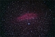 KALIFORNIA.  W gwiazdozbiorze Perseusza, okolica gwiazdy Xi Persei przysłonięta jest tajemniczym welonem subtelnego światła. To mgławica NGC-1499, ze względu na znajomy geograficzny kształt nazwana Kalifornią. Cały gaz mgławicy pobudzony jest do świecenia przez jedna tylko gwiazdę - olbrzyma Xi Persei - najjaśniejsza na zdjęciu. Gwiazda ta ma ciekawą historię, nie powstała w samej mgławicy, jak większośc tego typu obiektów, lecz ok. 100 000 lat temu zbliżyła się do niej. Jej gigantyczny strumień promeniowania jonizuje gaz w Kalifornii, dzięki czemu możemy podziwiać spektakl, rozgrywający się w odległej przestrzeni kosmicznej. Parametry: 2011.03.04. 18:56-19:49CSE. Sigma 70-300 DG APO, 220mm, f5 + N.D300. Exp.10x240sek. ISO1600. Przełęcz Szlarska w Beskidzie Niskim.