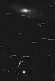 Galaktyka M-106 i okolica, opis. Parametry:2014.03.31.00:38-02:22CWE. Reflektor Newtona 250/1520 + Nikon D300,w ognisku głównym teleskopu. Exp.17x240sek. ISO1600.